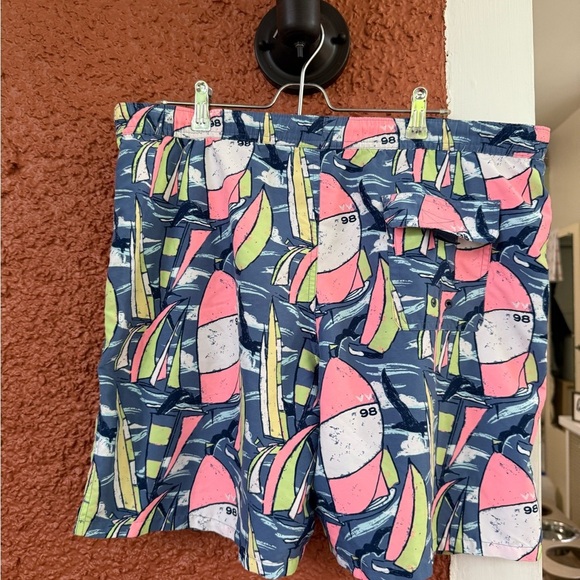 Vineyard Vines Men Size Medium Swimming Shorts Sailboat Patterning Preppy - Picture 2 of 5